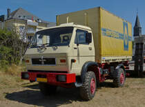 MAN VW 9150 Allrad LKW mit Planenaufbau, gesehen auf einem Feld neben den Oldtimern in Waarken. 24.07.2022