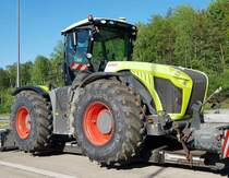 =Claas Xerion steht auf einem Tieflader, 05-2022