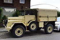 DAF YA 126 Funkwagen
Höhe: 1820-2180 mm, Länge: 4550 mm, Breite: 2100 mm, Gewicht: 3400 kg, Nutzlast: 1000 kg, Max. Gesamtgewicht: 4400 kg
Reichweite: 500 km, Wendekreis: 14,28 Meter., Steigfähigkeit: 65 %, Watfähigkeit: 76 cm., Bodenfreiheit: 42 cm., On-Böschungswinkel: 40 °, Zwei Kraftstofftanks von je 55 Liter
Gesehen in Landgraaf NL am 27.7.2022