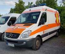 =MB Sprinter von DEUTSCHER HILFSDIENST SINGEN, gesehen auf dem Parkplatz der RettMobil, 05-2022