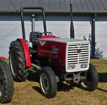 Steyr 540 s, 3 Zyl, 42 Ps, BJ 1979, stand nahe einem Einkaufszentrum auf der Wemperhardt zum Verkauf. 08.2022