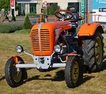 Steyr 86, 1 Zyl, 18 Ps, BJ 1964, stand nahe einem Einkaufszentrum auf der Wemperhardt zum Verkauf. 08.2022