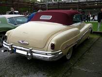Heckansicht eines Buick Eight Super 50 Convertible Coupe aus dem Modelljahr 1951. Oldtimertreffen Kokerei Zollverein vor einigen Jahren.