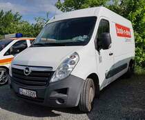 =Opel Movano des Carsharers  book-n-drive , abgestellt auf dem Parkplatz der RettMobil, 05-2022