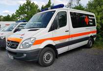 =MB Sprinter des BRK, als Katastrophenschutzfahrzeug des Freistaates Bayern, vom KV MILTENBERG-OBERNBURG, gesehen auf dem Parkplatz der RettMobil, 05-2022