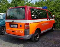 =VW T 5 als MTW der Feuerwehr ELLWANGEN, gesehen auf dem Parkplatz der RettMobil, 05-2022