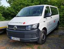 =VW T 6 vom DRK KV BERLIN-NORDOST, gesehen auf dem Parkplatz der RettMobil, 05-2022