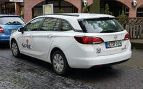 =Opel Astra der Firma SPIE steht im Mai 2022 in Hünfeld