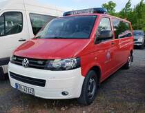 =VW T5 als MTW der Feuerwehr HÖCHSTADT a. d. AISCH, gesehen auf dem Parkplatz der RettMobil, 05-2022