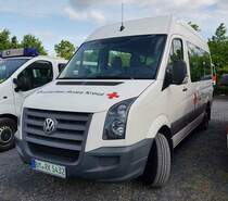 =VW Crafter des DRK, gesehen auf dem Parkplatz der RettMobil, 05-2022