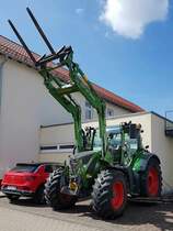 =Fendt Vario, gesehen beim Centmarkt in Hofbieber, 05-2022