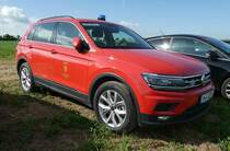 =VW Tiguan der Feuerwehr MÜNCHEN, steht auf dem Parkplatz der RettMobil im Mai 2022