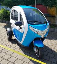 =Elizzy-Elektro-Kabinenroller steht im Mai 2022 in Hofbieber