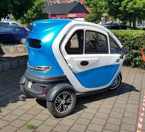 =Elizzy-Elektro-Kabinenroller steht im Mai 2022 in Hofbieber