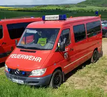 =MB Sprinter als Mehrzweckfahrzeug der Feuerwehr KLEINWALLSTADT steht auf dem Parkplatz der RettMobil im Mai 2022