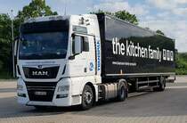 =MAN der TRANSPAK-Spedition mit einem Auflieger der  kitchen-family . 05-2022