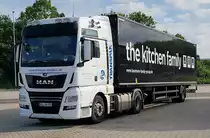 =MAN der TRANSPAK-Spedition mit einem Auflieger der  kitchen-family . 05-2022