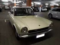 Fiat 124 Sport Coupe, gebaut mit einigen  Facelifts  in den Jahren von 1967 bis 1976. Das 124´er Sport Coupe basierte, auf der 124´er Limousine. Hier wurde ein Fahrzeug der ersten Serie, gebaut bis 1972 abgelichtet. Der im Farbton avorio chiaro lackierte Wagen leistet aus einem Vierzylinderreihenmotor mit einem Hubraum von 1438 cm³ genau 90 PS. Mülheim an der Ruhr am 10.08.2022.