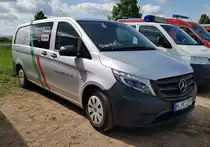 =MB Vito der Firma HEALTH-TEC, gesehen auf dem Parkplatz der RettMobil im Mai 2022