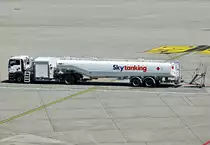MAN TGA Flugfeldtankwagen am Flughafen Köln-Bonn - 04.07.2022