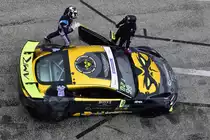 Boxenstopp der #99 Aston Martin Vantage GT4 vom Team: Team Speed Monkeys, Fahrer: Konstantin Lachenauer und Paul-Aurel König, ADAC GT4 Germany Ständiges Rahmenprogramm des ADAC GT Masters Weekend, Niederlande Zandvoort am 25.6.2022