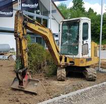 =Zeppelin ZRH 14 steht im Mai 2022 auf einer Baustelle in Hofbieber