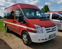 =Ford Transit der Feuerwehr FORCHHEIM, gesehen auf dem Parkplatz der RettMobil im Mai 2022