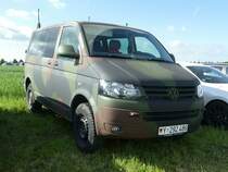 =VW T 5 der Bundeswehr, gesehen auf dem Parkplatz der RettMobil im Mai 2022