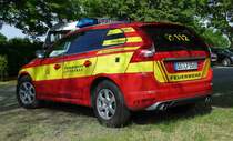 =Volvo als Kommandowagen der Feuerwehr LIPPSTADT, gesehen auf dem Parkplatz der RettMobil im Mai 2022