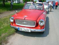 Bei diesem Wartburg 313 k�nnte es sich um den handeln der einen Lada Motor eingebaut bekommen hat. Darauf l��t die ver�nderte Motorhaube mit dem Grill schlie�en. Hartmannsdorf am 1.Mai 2009
