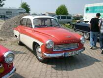 Wartburg 311 Limosine stand auf dem hinteren Ausstellungsgel�nde beim Oldtimertreffen in Hartmannsdorf