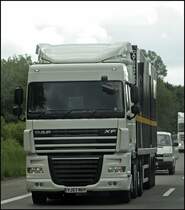 Hier der andere DAF XF105.410SC  SpaceCab  aus England. Beide Fahrer scheinen wohl ACDC Fans zusein...(16.05.2009)