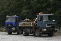 Typenvergleich: Im Vordergrund ein MAN 19.322 und im Hintergrund der  Nachfolger  MAN TGS 18.480.
