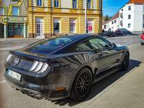 Rückansicht: Ford Mustang Mk6, gesehen in 03.2021.