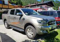 =Ford Ranger vom ALPINCENTER BERCHTESGADEN steht in Juli 2022 in Bad Reichenhall