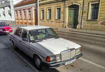 Diesen Mercedes-Benz W123 E-Klasse habe ich in April, 2021 gesehen.