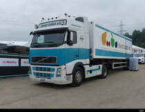 Volvo Sattelschlepper abgestellt in Pratteln am 28.08.2022