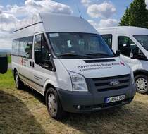 =Ford Transit vom BRK KV MÜNCHEN steht auf dem Parkplatz der RettMobil im Mai 2022