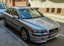 Volvo S60 der ersten Generation, getunt, gesehen in April, 2021.