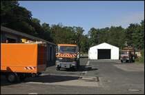 Im Morgenlicht des 18.05.2009 (v.l.n.r.): Teilweiese sichtbar der neue IVECO Daily, Actros 1831 und Atego 1828. 