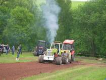 Der ZT303 wird gerade mit dem Pullingschlitten verbunden.