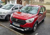 Diesen Trabant Dacia Lodgy Stepway (farbe: Fusion Red oder Rouge Fusion) ich in April 2021 fotografiert.