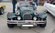 Frontansicht eines Panther Kallista. Von 1983 bis 1990 entstanden rund 1700 Fahrzeuge dieses Typs bei der Panther Car Company Ltd. in Byfleet/Surrey. Die Motoren dieses Modelles stammen aus dem Regal von Ford/GB. Von einem 1.6l Vierzylinderreihenmotor bis zu einem 3.0l V6-Motor war alles lieferbar. Der gezeigte  Kallista  ist mit einem V6-Motor ausgerüstet, der aus einem Hubraum von 2792 cm³ zwischen 135 PS und 150 PS leistet. Rheinpromenade Köln am 24.09.2022.