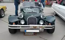 Frontansicht eines Panther Kallista. Von 1983 bis 1990 entstanden rund 1700 Fahrzeuge dieses Typs bei der Panther Car Company Ltd. in Byfleet/Surrey. Die Motoren dieses Modelles stammen aus dem Regal von Ford/GB. Von einem 1.6l Vierzylinderreihenmotor bis zu einem 3.0l V6-Motor war alles lieferbar. Der gezeigte  Kallista  ist mit einem V6-Motor ausgerüstet, der aus einem Hubraum von 2792 cm³ zwischen 135 PS und 150 PS leistet. Rheinpromenade Köln am 24.09.2022.