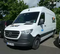 =MB Sprinter des Autovermieters SIXT, abgestellt auf dem Parkplatz der RettMobil 2022 in Fulda
