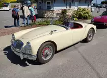 MG A Roadster 1500, produziert von 1955 bis 1962. Während seiner achtjährigen Bauzeit verkaufte sich der als Roadster und Coupe lieferbare Sportwagen in 101.081 Einheiten. Unter den Begriff MG A fallen folgende Modelle: MG A 1500, MG A Twin Cam, MG A 1600 und das Modell Mark II. Der Vierzylinderreihenmotor des MG A 1500 hat einen Hubraum von 1489 cm³ und leistet zwischen 68 PS und 72 PS. Niagara Falls/Ontario im September 2019.