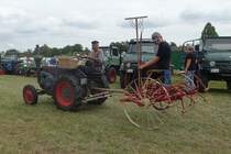 Lanz Bulldog mit Gabelwender der Firma FAHR  / am 20.08.2022 beim TOCH-Treffen (Traktoren Oldtimer Club Hamburg von 1988) in HH-Neuengamme  / 