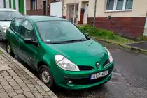 Diesen Renault Clio Mk3 in der Farbe Vert Wright habe ich in April, 2021 fotografiert.