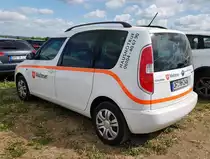 =Skoda Roomster der MALTESER, gesehen auf dem Parkplatz der RettMobil 2022 in Fulda