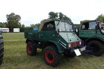 Unimog 411, Daimler-Benz , 1767 cm³, 34 PS, max. 52 km/h, Baujahr 1956 / am 20.08.2022 beim TOCH-Treffen (Traktoren Oldtimer Club Hamburg von 1988) in HH-Neuengamme  /